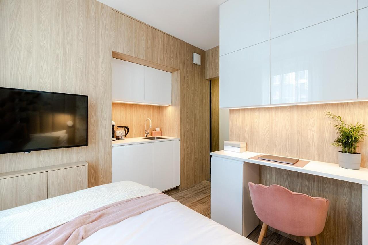 Studio Wola Apartament Kasprzaka - Wifi + Smart Tv Varşovia Exterior foto