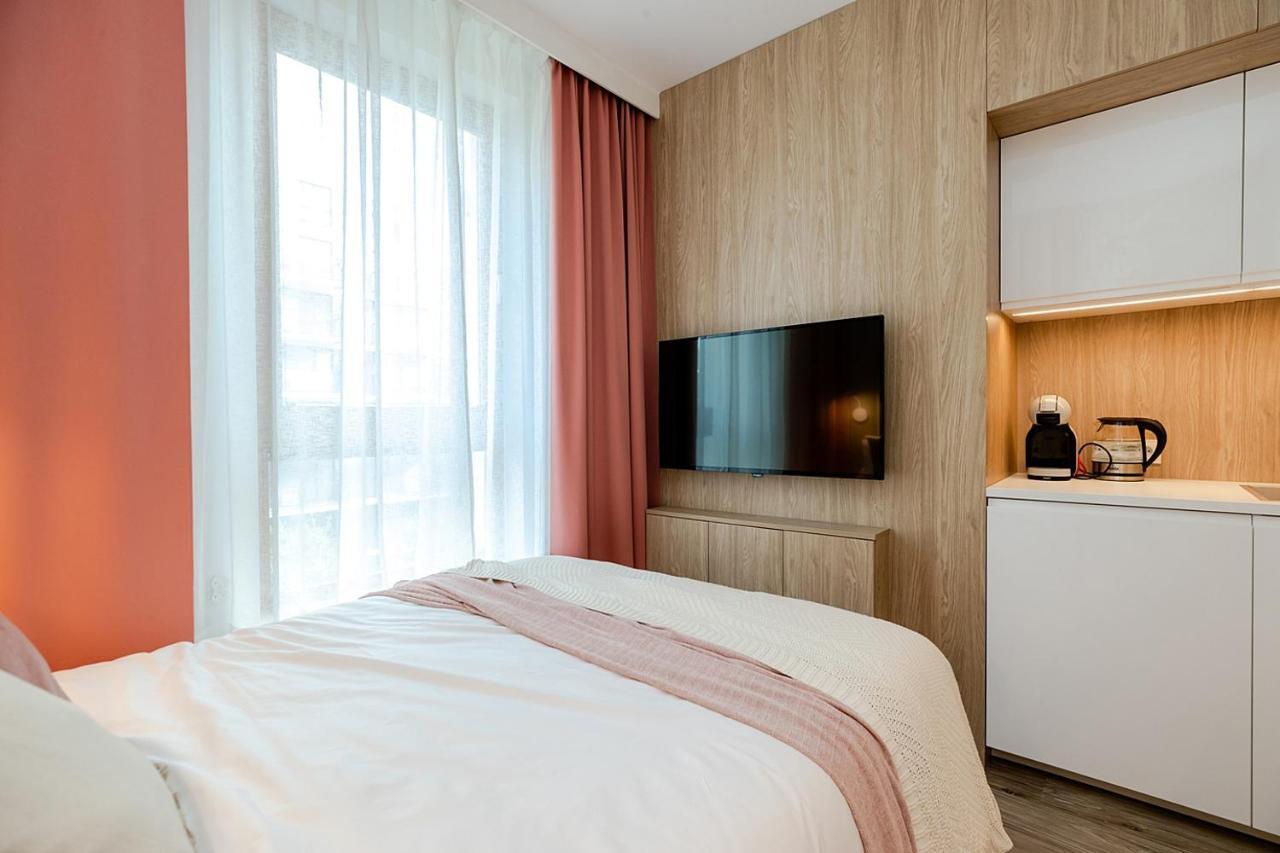 Studio Wola Apartament Kasprzaka - Wifi + Smart Tv Varşovia Exterior foto