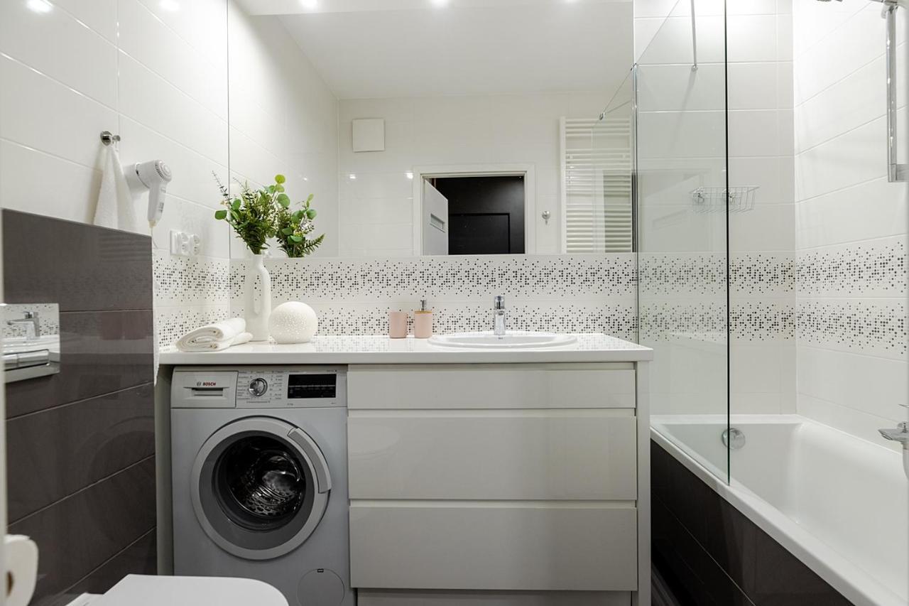 Studio Wola Apartament Kasprzaka - Wifi + Smart Tv Varşovia Exterior foto