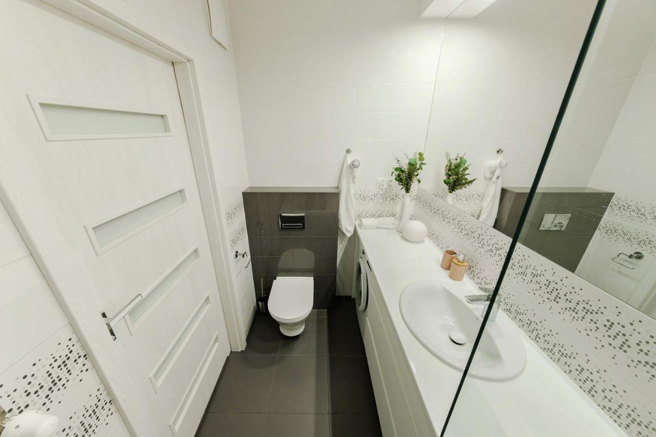 Studio Wola Apartament Kasprzaka - Wifi + Smart Tv Varşovia Exterior foto